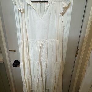 Elegant White Maxi Dress with Ruffled Sleeves